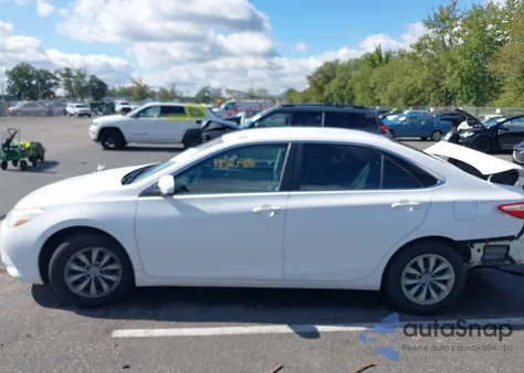 2015 Toyota Camry Le z USA, uszkodzony, nr VIN 4T1BF1FK6FU071111